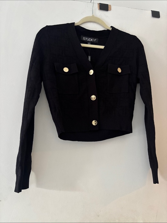 Studio F Tops - Studio F black crop top sweater
